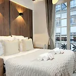 Unique Studio Near Notre-Dame